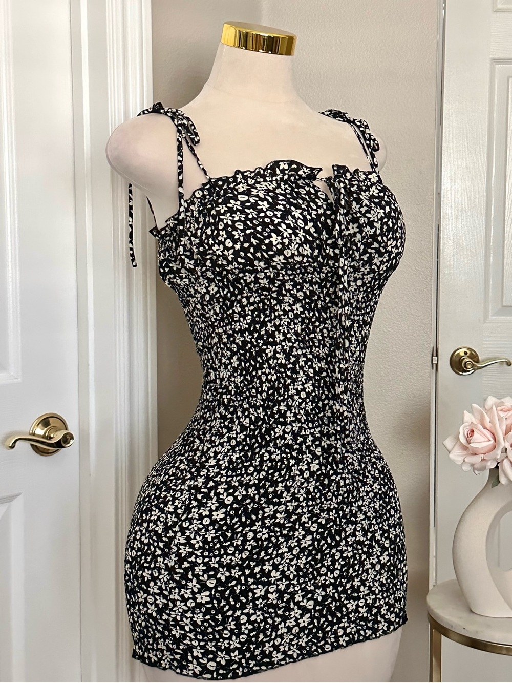 O. Vianca Black & Cream Floral Smocked Bodycon Mini Dress w/ Shoulder Ties Sz M